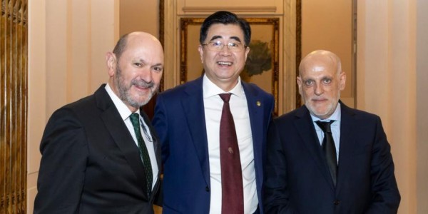 乐鱼体育官网网页版-特瓦斯：中国队有望未来跻身世界前十，但需要中超更具竞争力