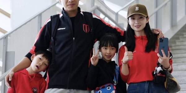 乐鱼体育官网网页版-成都唯一全勤球迷：最初是老公带着看，全年看球开销超10万